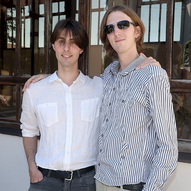 Oliver a Jonathan Ocasekovi