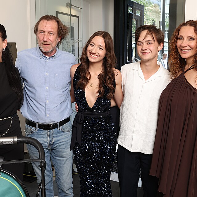 KVIFF 2026, tiskov� konference k nov�mu teenager filmu Brig�da, Jan Anton�n Duchoslav, Hedvika Helena Peterkov� Heather, Olga Lounov�, Maxmili�n Kocek, Eli�ka Pytlounov�