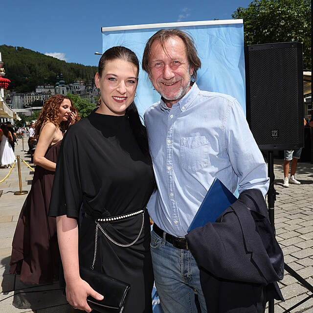 KVIFF 2026, tiskov� konference k nov�mu teenager filmu Brig�da, Jan Anton�n Duchoslav, Hedvika Helena Peterkov� Heather