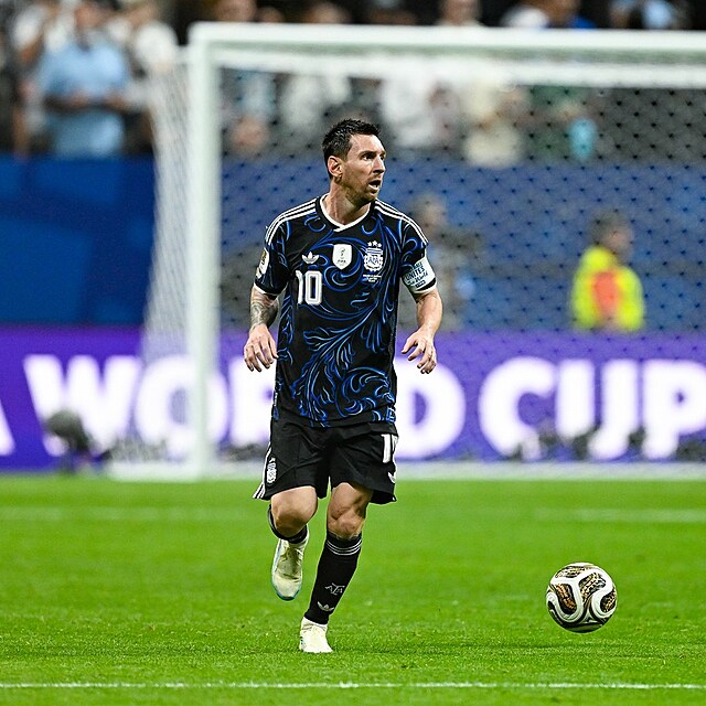 Lionel Messi p�i z�pase Anglie vs. Argentina