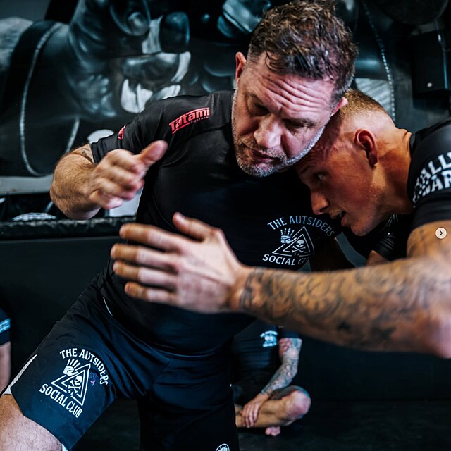 Tom Hardy je mu� mnoha tv���