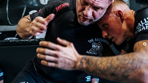 Tom Hardy je mu� mnoha tv���