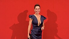 Eva Decroix zvolila na záv�re�ný ceremoniál tmav� modré �aty od návrhá�ky �árky...