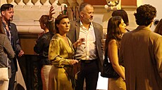 Lenka Krobotová zapadla do no�ní herecké party se sklenkou v ruce a klidem...