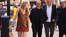 Jeffrey Wright vyrazil ve�er po kolonád� s p�vabnou blondýnkou ve t�pytivých...