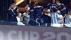 Smutný David Beckham s podporující man�elkou Victorií
