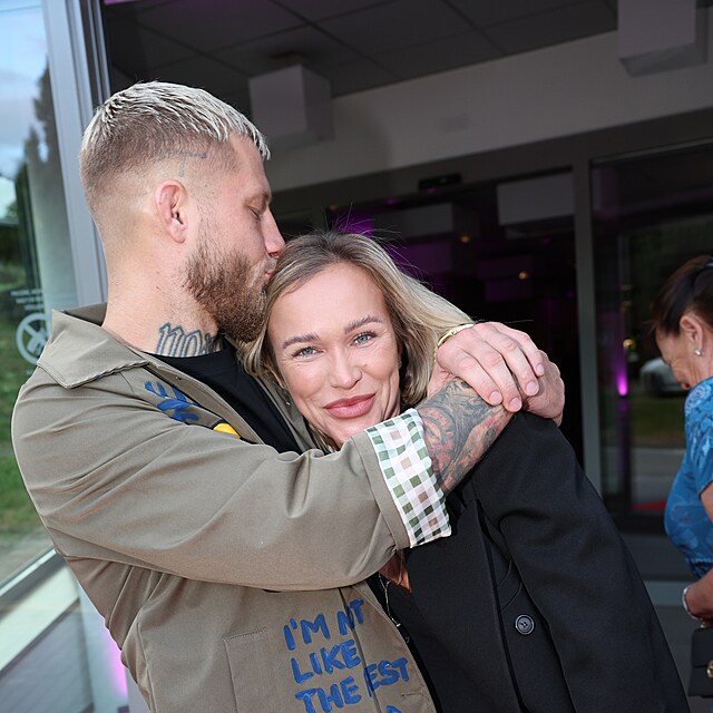 Nela Slov�kov� a Radek Rou�al
