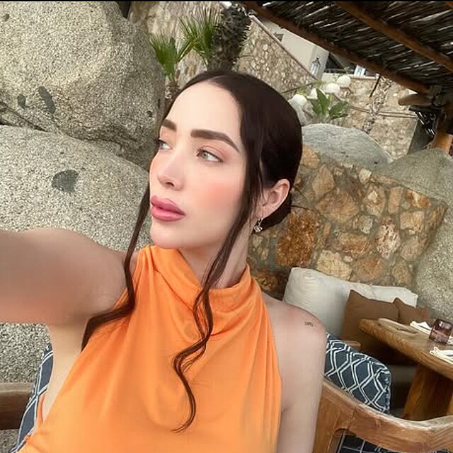 Influencerka Adriana Garc�a zem�ela p�i plastick� operaci
