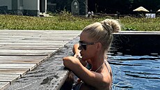 Monika Naomi, údajná Vémolova nová partnerka, na Hrad� Kunzov.