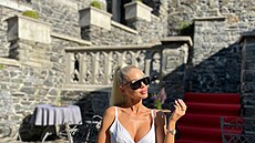 Monika Naomi na Hrad� Kunzov.