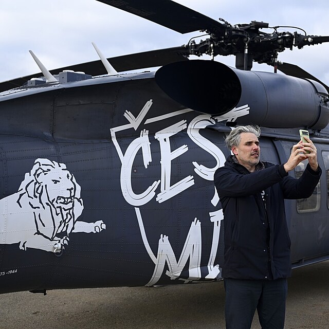 Vrtuln�k UH-60 Black Hawk neboli �estm�r