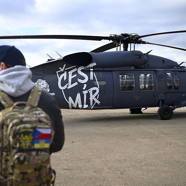 Vrtuln�k UH-60 Black Hawk neboli �estm�r
