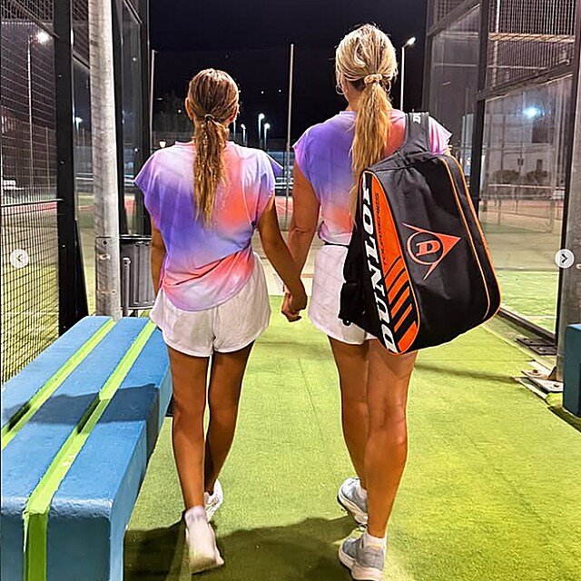 Lucie Borhyov�, l�to, dcera Linda, padel