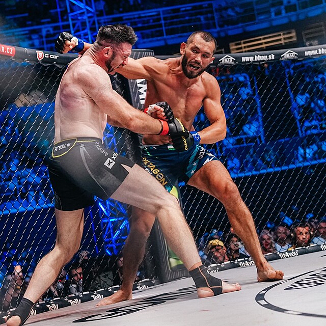 Makhmud Muradov se stal nov�m �ampionem polot�k� v�hy.