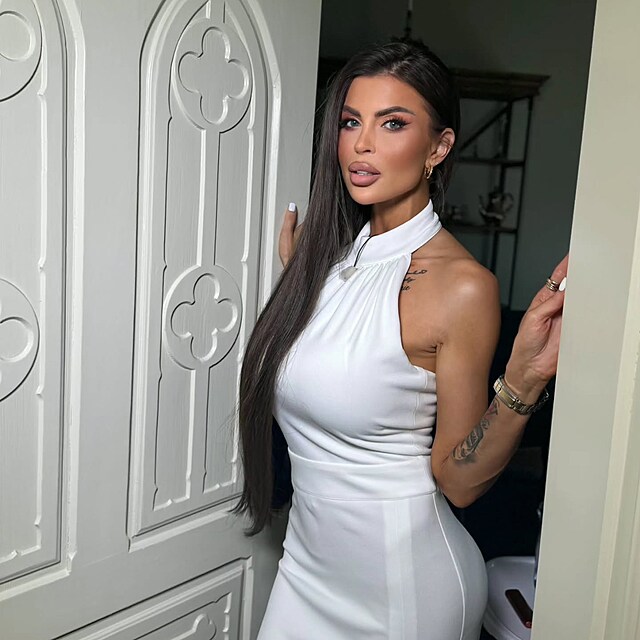 Nov� ��es doplnila elegantn�m b�l�m modelem