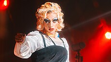Chica Checa, Jan Cina jako drag queen