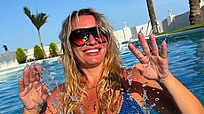 Lucie Borhyová, léto, bazén