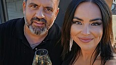 Radek Ka�párek a sexy brunetka na randí�ku.