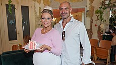 Charlotte �tiková s man�elem Martinem. Budoucí rodi�e odhalili pohlaví miminka.