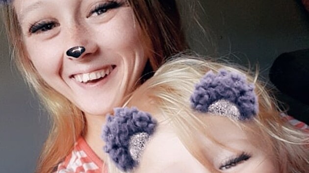 Helena Nichole Hoyle - zat�ena za prodej sv�ch dcer