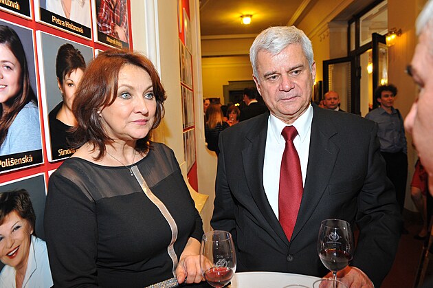 A� je vedro nebo zima, oba herci bez divadla nevydr��.