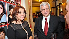A� je vedro nebo zima, oba herci bez divadla nevydr�í.