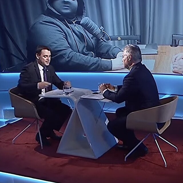 Macinka tvrdil, �e jeho ochr�nce byl b�hem sch�zky s fale�n�m Pauknerem celou dobu nabl�zku. V televizn�m studiu pak uk�zal i za��zen�, kter�m m��e v p��pad� nebezpe�� p�ivolat ochranku.