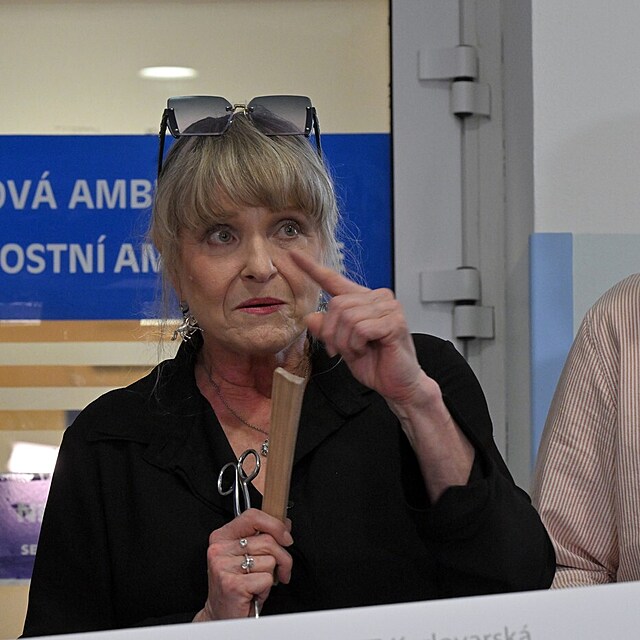 Rakovina je pro rodinu Chantal Poullain proklet�m. Jej� sest�e Patricii se tato nemoc stala osudnou � nam�sto l��by zvolila eutanazii. To by pr� ale Chantal nikdy neud�lala.
