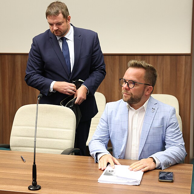 Lubo� Proch�zka s advok�tem