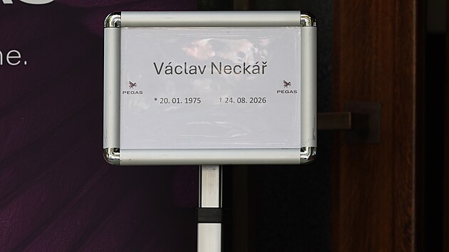 Poslední rozloučení s Václavem Neckářem mladším v pražských Vršovicích