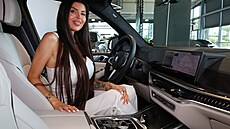 Sv�tlý ko�ený interiér a maximální komfort. BMW X7 pat�í mezi nejluxusn�j�í SUV...
