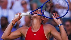 Zoufalství Marty Kostyuk b�hem zápasu s Lindou Noskovou v osmifinále US Open...