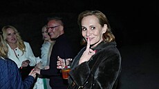 I s blí�ící padesátkou se umí zp�va�ka p�kn� zabavit.