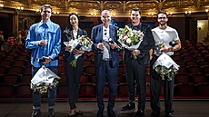 Tohle divadlo má rád a nerad by m�l u jeho vedení �erný puntík.