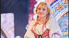 V Divadle Broadway se objevuje kup�íkladu jako ch�va La Mad, kterou hraje v...