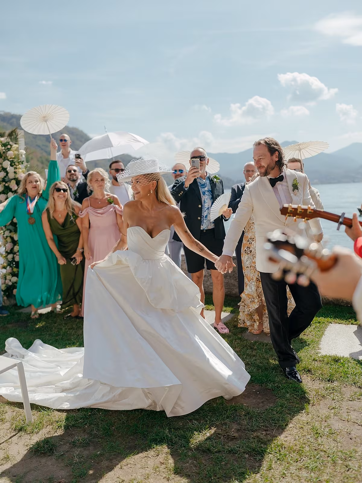 Dara Rolins sd�lela dal�� fotky ze svatby.