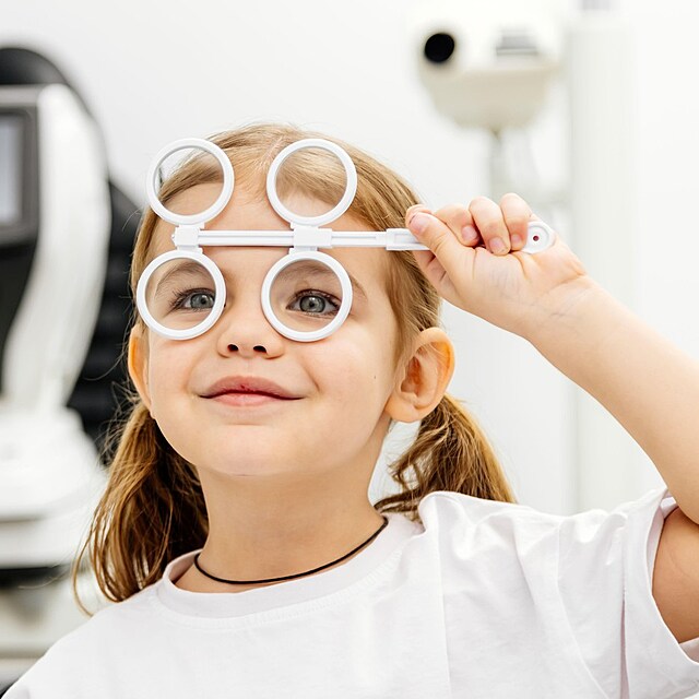 S d�tmi nikdy necho�te na m��en� zraku do optiky.
