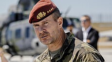 Karel �ehka po konci v armád� se na�el jako potenciální politik