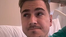 David Gránský v Nemocnici na Franti�ku, kde skon�il po t�kém úrazu v Divadle