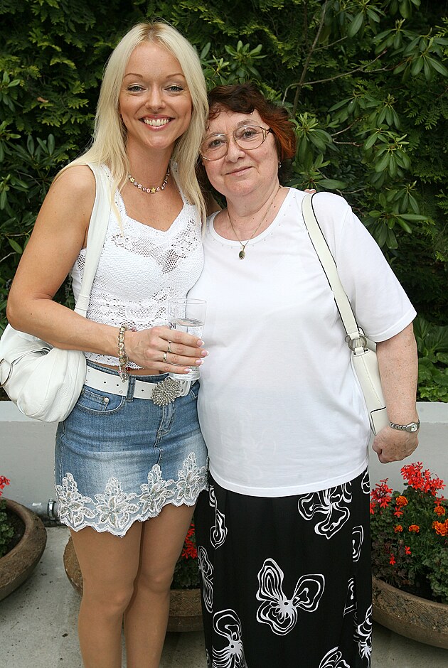 Dominika Gottov� s maminkou v roce 2008.