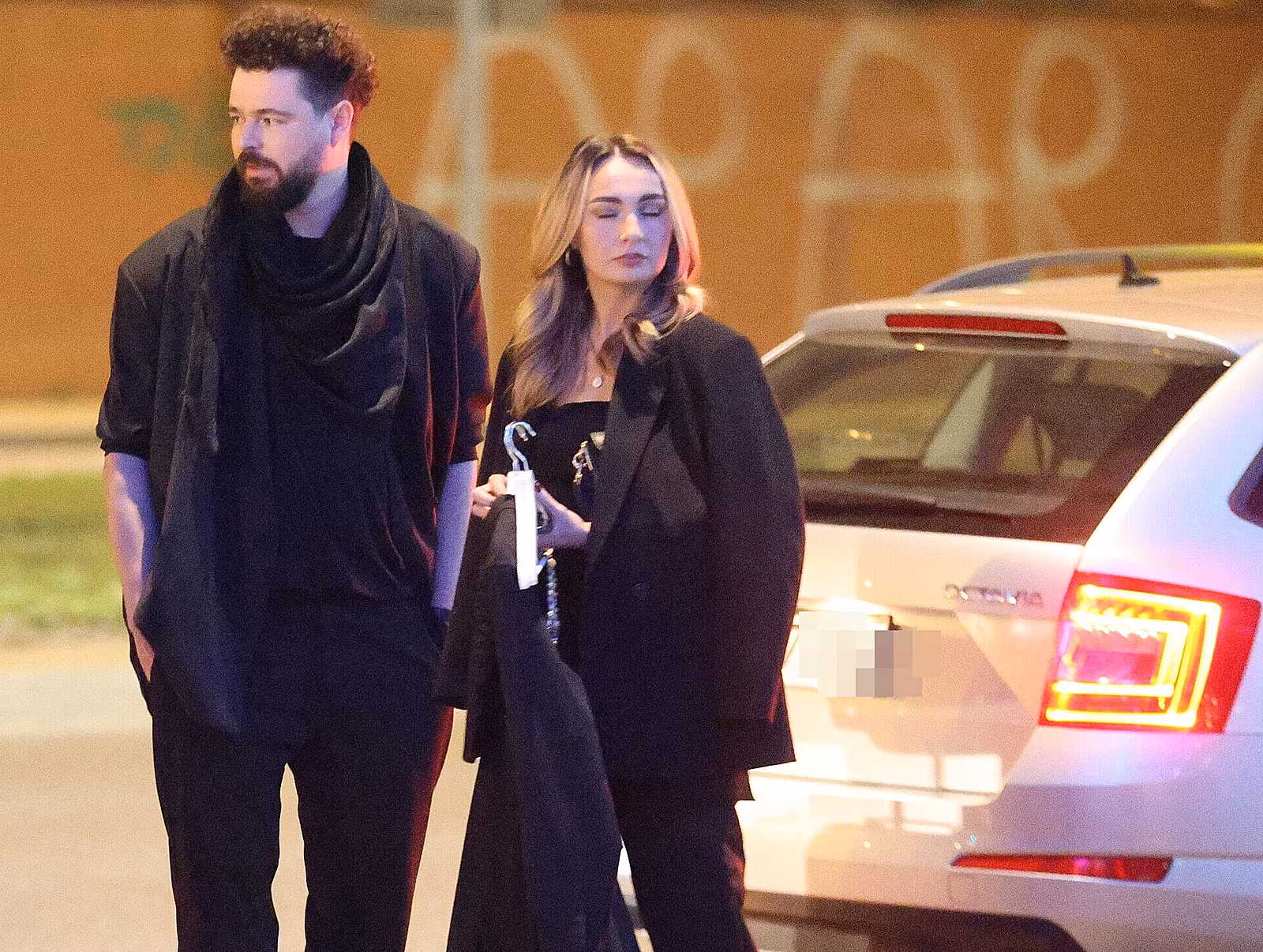 Martin Chobot �ekal na Ewu venku. Nevypadalo to, �e se moc bav�.