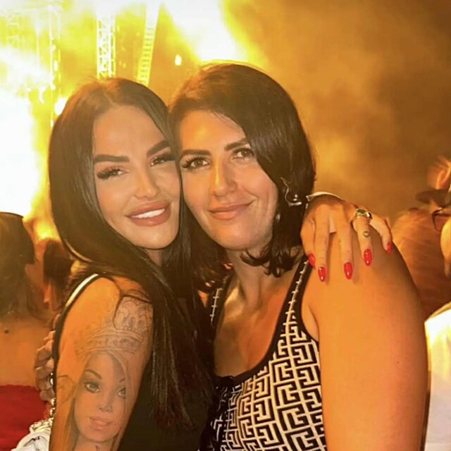 Zuzana Pla�kov� se svou sestrou Martinou