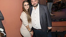 Tomá� Magnusek vyvedl partnerku Lucii, kterou skrýval n�kolik let. �ekají spolu...