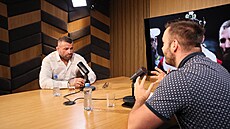 Karlos Vémola ve studiu Expresu
