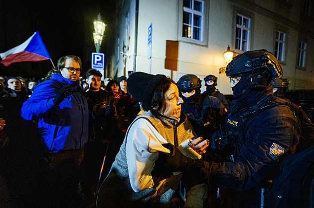 „Byla jsem ve víru emocí.“ Režisérka popsala, proč házela kostku na Sněmovnu