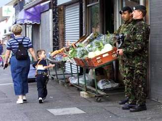 V Belfastu hlídkují opt po dvou letech brittí vojáci