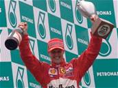 Michael Schumacher oslavuje - Na stupních vítz v Malajsii u Michael...