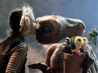 Drew Barrymore coby Gertie ve filmu E.T. Mimozemšťan (1982)