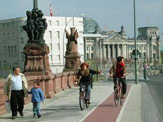 Berlínem vede cyklistická stezka 