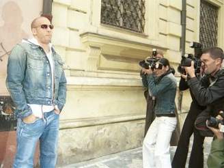 Vin Diesel pichází na tiskovou konferenci v Praze - foto 4
